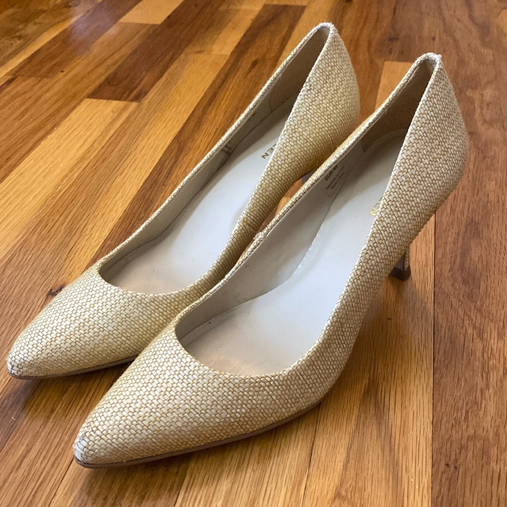 Classic Pointed-Toe Kitten Heels in Light Beige